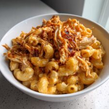 BBQ-Hähnchen-Mac and Cheese: Perfektes Komfortessen in 15 Min