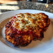 Knuspriges Hähnchen Parmesan mit 70% weniger Fett – einfach himmlisch