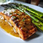 Honig-Senf-Glasierter Lachs mit gegrilltem Spargel