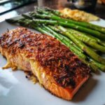 Knusprig gebackener Lachs mit Parmesan-Kruste und geröstetem Spargel