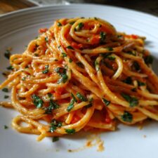 Cremige Spaghetti mit Tomaten-Parmesan: Perfektes 20-Minuten-Rezept