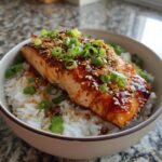 Sriracha-Honig-Lachs-Reisschale – Fertig in 20 Minuten