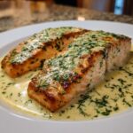 Zarte Lachsfilets in Zitronenrahm