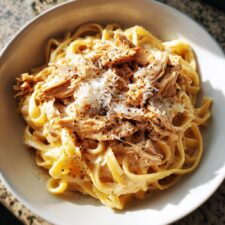 15-minütiges Instant Pot Alfredo Huhn himmlisch cremig
