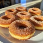 Airfryer Rezepte für Mini-Donuts mit Zimt und Zucker.
