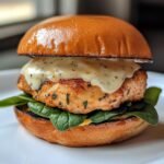 Gesunde Hähnchenburger mit Weißem Cheddar und Spinat