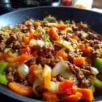 Hackfleisch Rezepte für gewürzte Pfanne mit Gemüse.