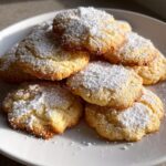 Weihnachtsplätzchen mit Vanille und Butter.