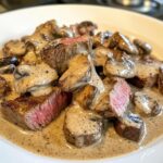 Zarte Steakstücke in Cremiger Knoblauch-Pilzsauce