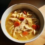 Hausgemachte Hühnernudelsuppe