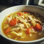Hühnernudelsuppe mit Grillhähnchen