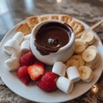 Schokoladenfondue mit Beilagen