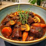 Weihnachtlich gestaltetes Essen