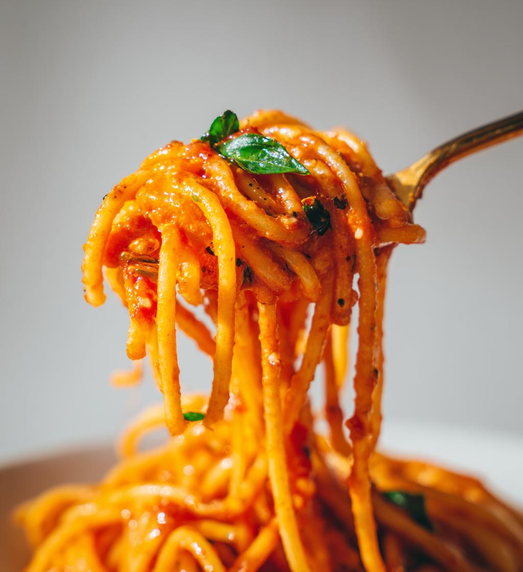 Cremige Spaghetti mit Tomaten-Parmesan-Sauce