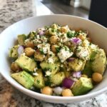 Kichererbsen-Feta Avocado-Salat in 10 Minuten