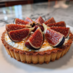 rezepte mit feigen: köstliche Feigen-Mandel-Tarte mit Honigglasur