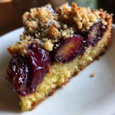 zwetschgenkuchen vom blech mit streusel: saftiger Pflaumengenuss aus dem Blech