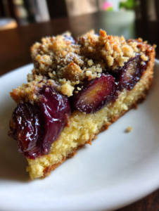 zwetschgenkuchen vom blech mit streusel: saftiger Pflaumengenuss aus dem Blech