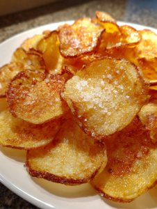 Knusprige Kartoffelchips aus dem Airfryer: Einfach und lecker genießen